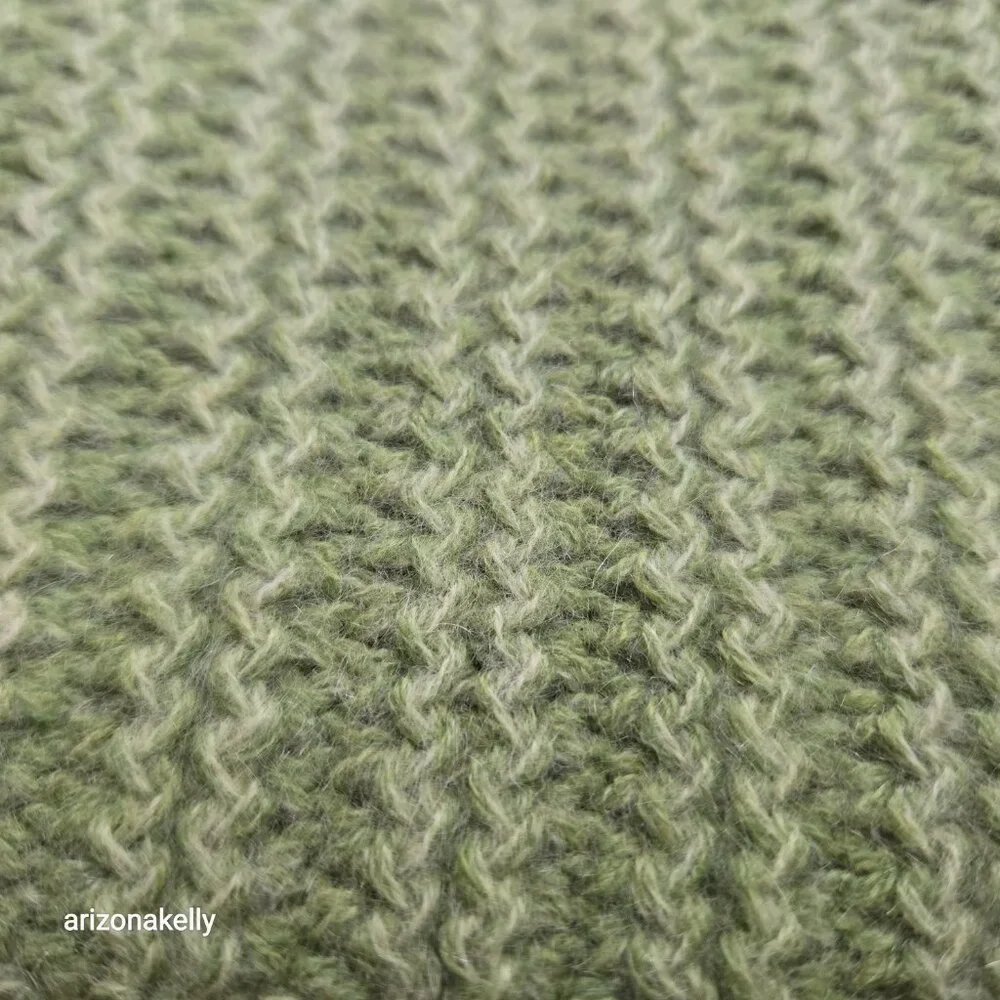 Castlerig Cashmere Green Knit Scarf *TINY REPAIRED HOLE*